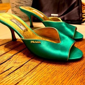 Selling a beautiful green pair of Pradas. They were worn abt four times in total